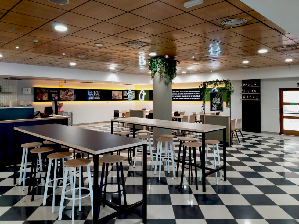 Proyecto Emo Estudio - Arquitectura-Interiorismo-Branding Retail - COMO ...